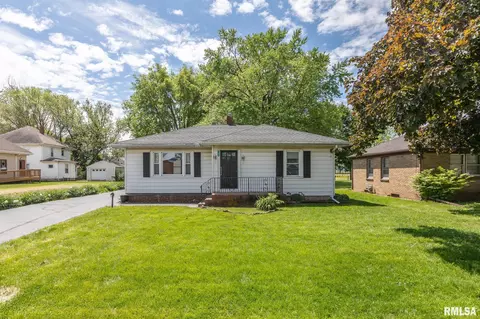 104 W Main St, Green Valley, IL 61534