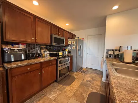 309 Scotch Pine Dr, Macomb, IL 61455 photo 12