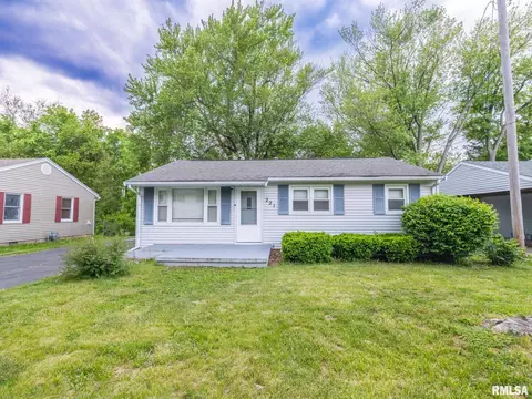 221 Oakdale Ave, Pekin, IL 61554