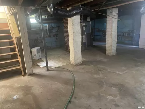 731 S Johnson St, Macomb, IL 61455 photo 8