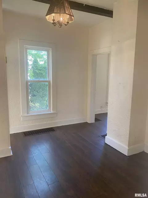 731 S Johnson St, Macomb, IL 61455 photo 3