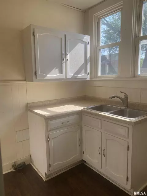 731 S Johnson St, Macomb, IL 61455 photo 4
