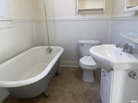 731 S Johnson St, Macomb, IL 61455 photo 5