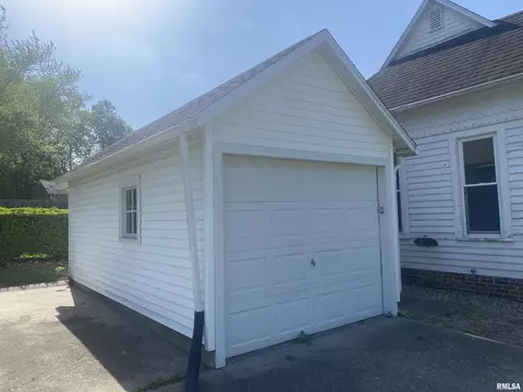 731 S Johnson St, Macomb, IL 61455 photo 10