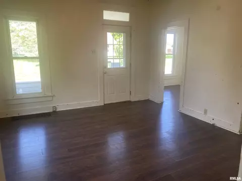 731 S Johnson St, Macomb, IL 61455 photo 2