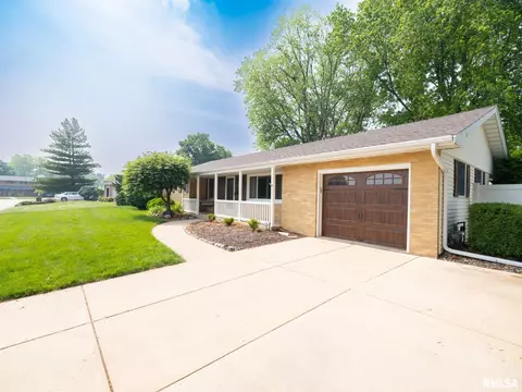 331 E Hazelwood St, Morton, IL 61550 photo 2