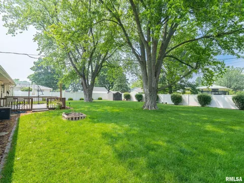 331 E Hazelwood St, Morton, IL 61550 photo 4