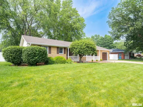 331 E Hazelwood St, Morton, IL 61550 photo 3