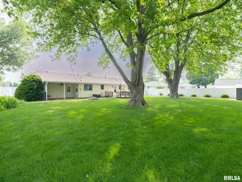 331 E Hazelwood St, Morton, IL 61550 photo 6