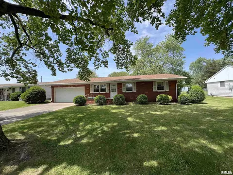 16 S 17th St, Canton, IL 61520