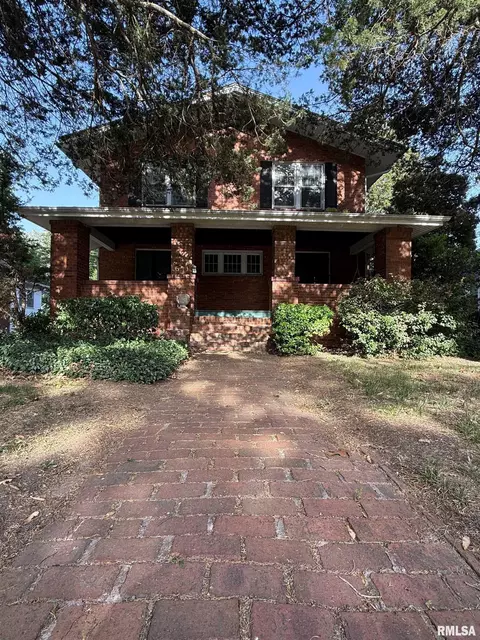631 S Lafayette St, Macomb, IL 61455