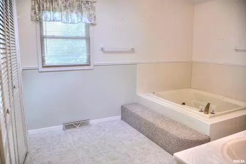 298 Jana Rd, Macomb, IL 61455 photo 17