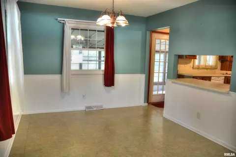 298 Jana Rd, Macomb, IL 61455 photo 9