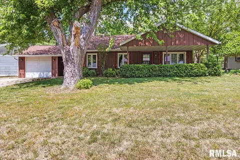 105 Beloit Rd, Marquette Heights, IL 61554