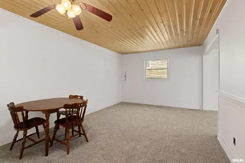 Living - 110 Bess St, Washington, IL 61571 photo 4 of 5