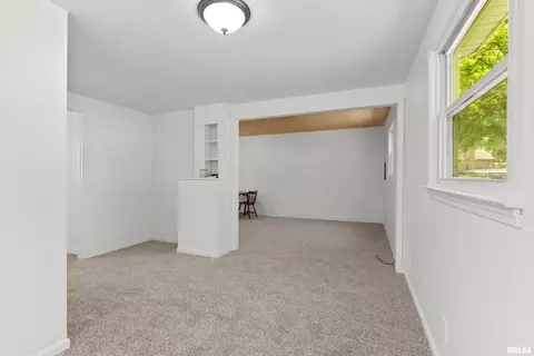 Living - 110 Bess St, Washington, IL 61571 photo 5 of 5
