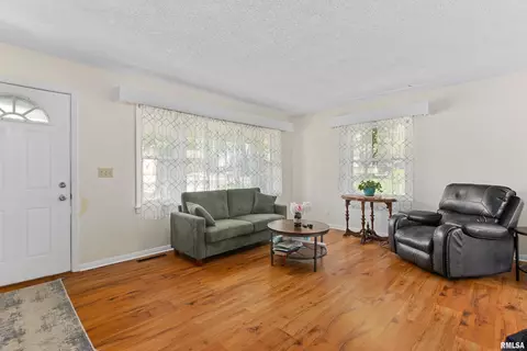 Living - 110 Bess St, Washington, IL 61571 photo 1 of 5