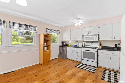 Kitchen - 110 Bess St, Washington, IL 61571 photo 3 of 3