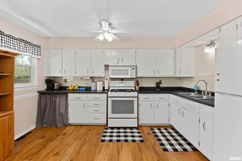 Kitchen - 110 Bess St, Washington, IL 61571 photo 1 of 3