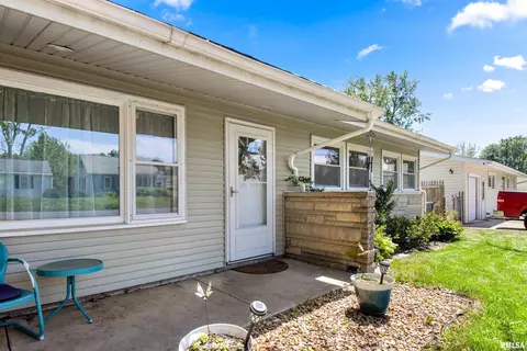 Exterior - 110 Bess St, Washington, IL 61571 photo 2 of 7