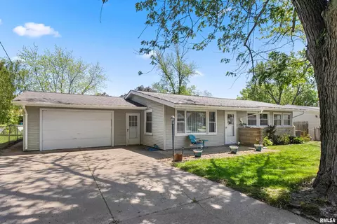Exterior - 110 Bess St, Washington, IL 61571 photo 1 of 7