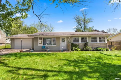 110 Bess St, Washington, IL 61571