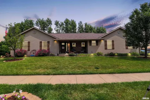 1635 Kingsbury Rd, Washington, IL 61571