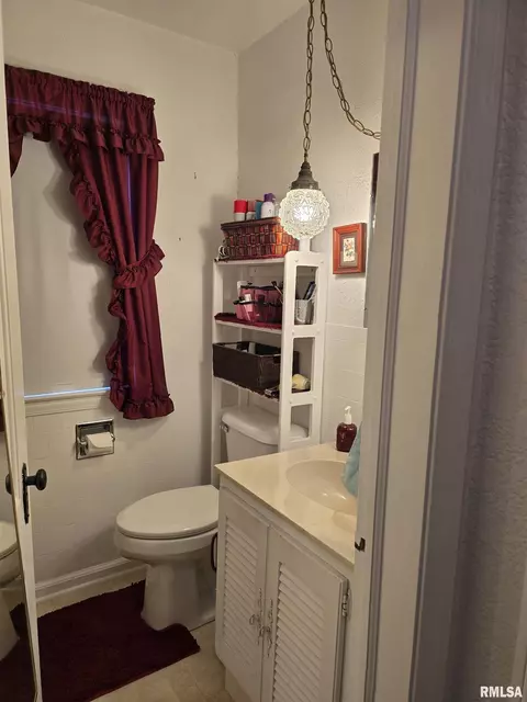 225 E Hickory St, Canton, IL 61520 photo 12
