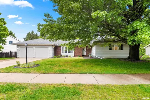 12515 N Cedar Bluff Dr, Dunlap, IL 61525