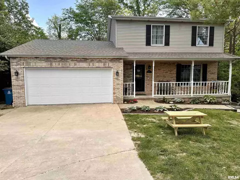 548 Heritage Dr, Mackinaw, IL 61755