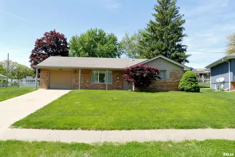 3321 W Birkshire Dr, Peoria, IL 61614