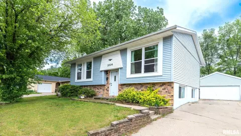 2004 Westgate Dr, Pekin, IL 61554