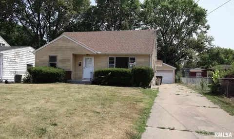2018 W Kettelle St, Peoria, IL 61605