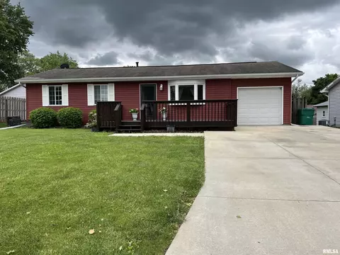 207 Mimosa Ln, Washington, IL 61571