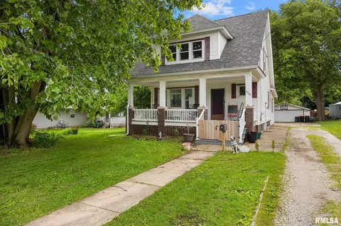 904 N Main St, Washington, IL 61571