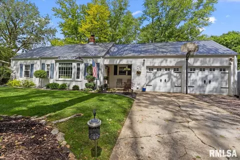 1128 N Robert Dr, East Peoria, IL 61611
