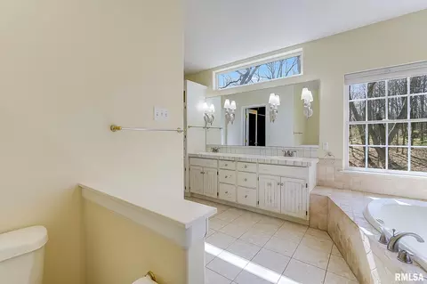 Bath - 100 W Windflower Way, Dunlap, IL 61525 photo 3 of 9