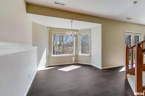 Dining - 100 W Windflower Way, Dunlap, IL 61525 photo 4 of 4
