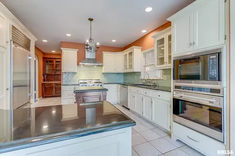 Kitchen - 100 W Windflower Way, Dunlap, IL 61525 photo 2 of 4
