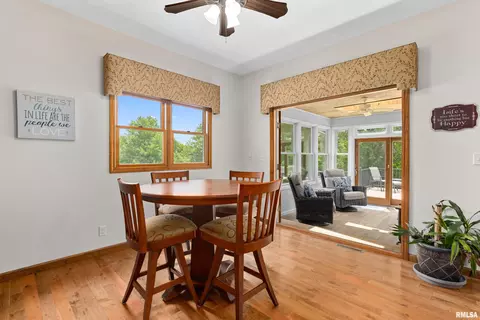 Dining - 7708 W Thorngate Dr, Mapleton, IL 61547 photo 3 of 5