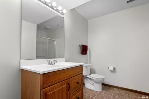 Bath - 7708 W Thorngate Dr, Mapleton, IL 61547 photo 7 of 7