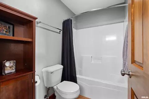 Bath - 7708 W Thorngate Dr, Mapleton, IL 61547 photo 5 of 7