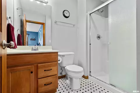 Bath - 7708 W Thorngate Dr, Mapleton, IL 61547 photo 6 of 7