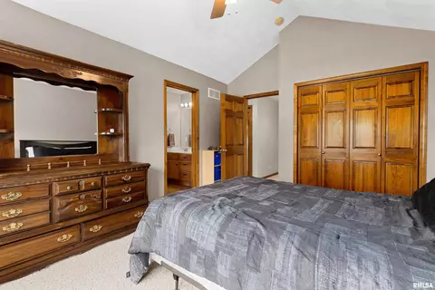 Bedroom - 7708 W Thorngate Dr, Mapleton, IL 61547 photo 7 of 9