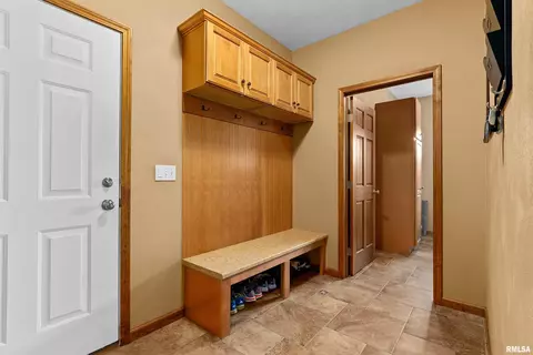 Entry Way - 7708 W Thorngate Dr, Mapleton, IL 61547 photo 2 of 5