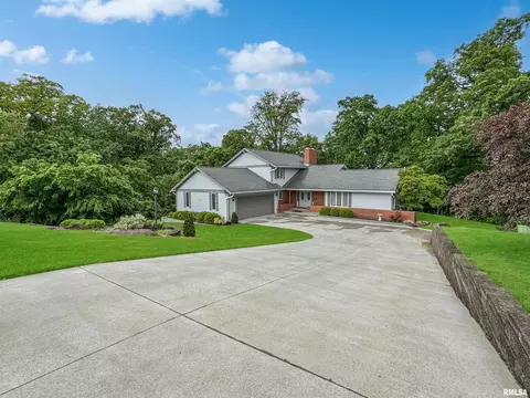 207 Windridge Dr, Washington, IL 61571