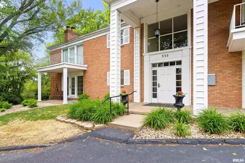335 Country Club Dr, Pekin, IL 61554