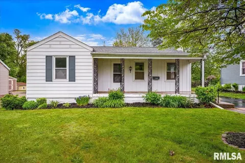 305 Redbud Dr, Washington, IL 61571