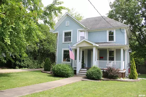 322 E Vernon St, Farmington, IL 61531