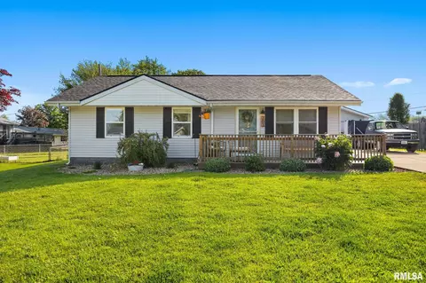 203 S Meadowview Ln, Washington, IL 61571